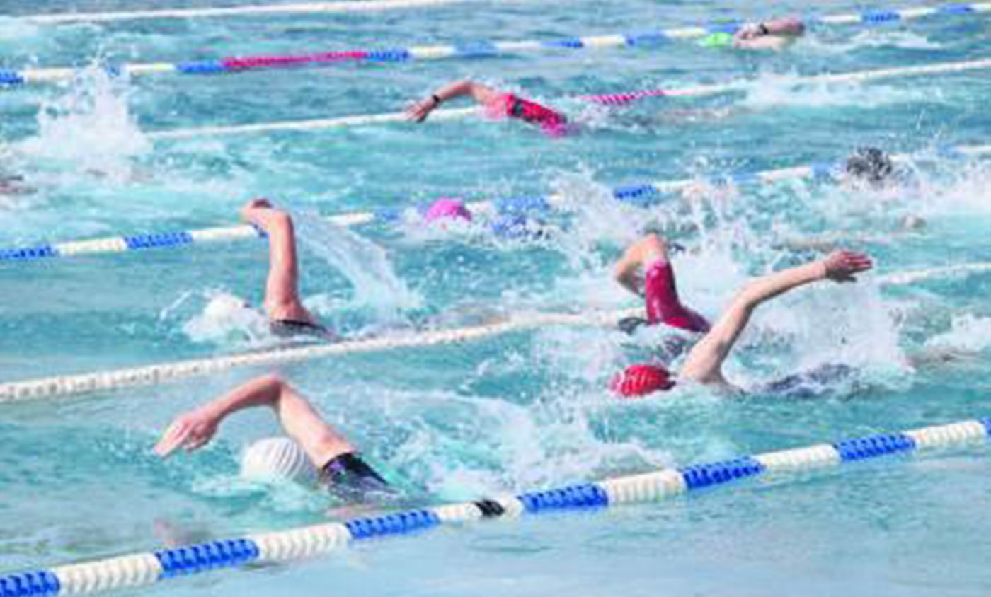 Zunächst gingen die Teilnehmer im Gelnhäuser Schwimmbad auf die Strecke.