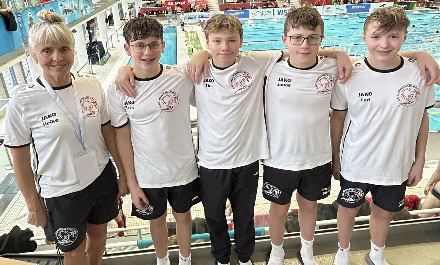 Heike Heeger (links, Trainerin SV Gelnhausen) ist stolz auf ihr Bronzeteam